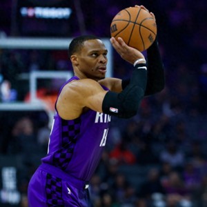 威少你太狠了，詹姆斯保持了5年的历史第一纪录，被你打破了|拉塞尔·威斯布鲁克|国王|拉塞尔-威斯布鲁克|萨克拉门托国王队|詹姆斯-琼斯_新浪体育_新浪新闻